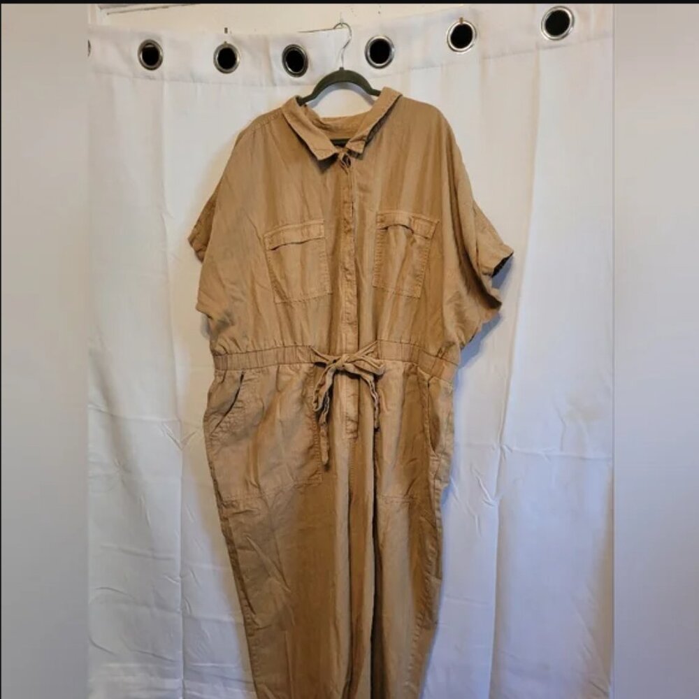 Universal Threads size 30 tan jumper/romper
